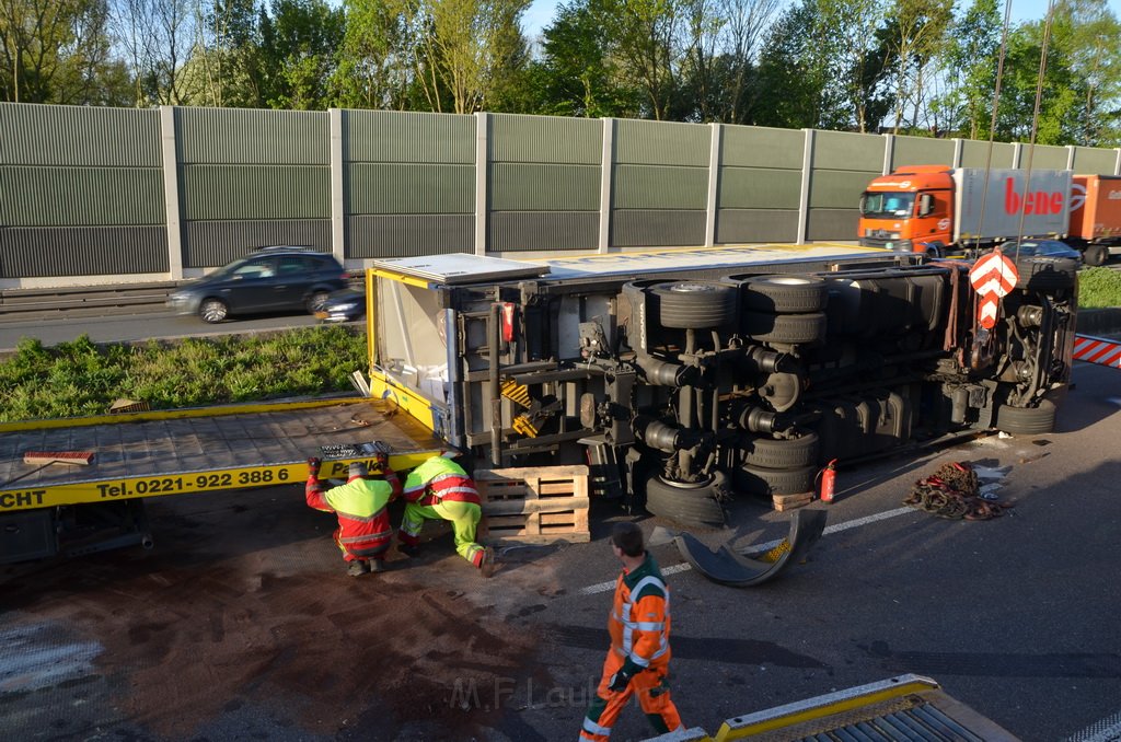 VU LKW umgestuerzt A 3 Rich Oberhausen Hoehe AS Koeln Koenigsforst P152.JPG - Miklos Laubert